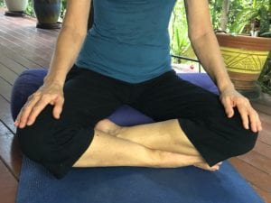 alternate palm positions during meditation