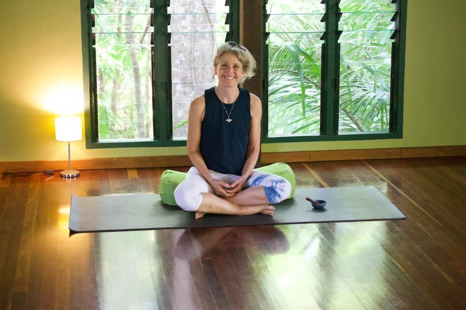 julie heskins teaching meditation in cairns